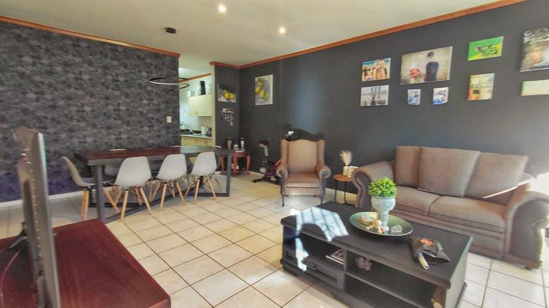 2 Bedroom Property for Sale in Langenhovenpark Free State